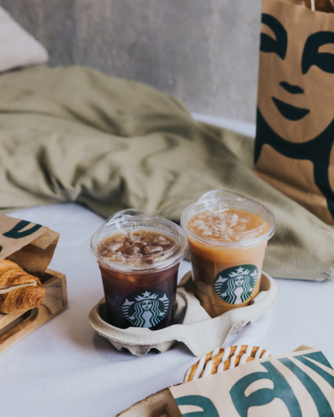 Objevte čerstvou nabídku sendvičů a dezertů ve Starbucks