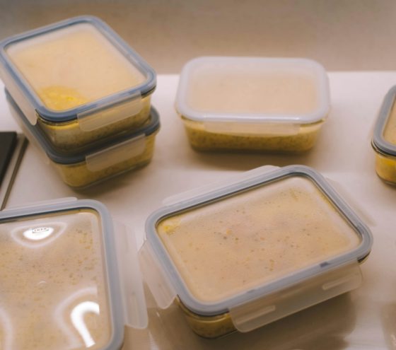 Plast je past: Proč se rozloučit s plastovými nádobami a vsadit na sklo