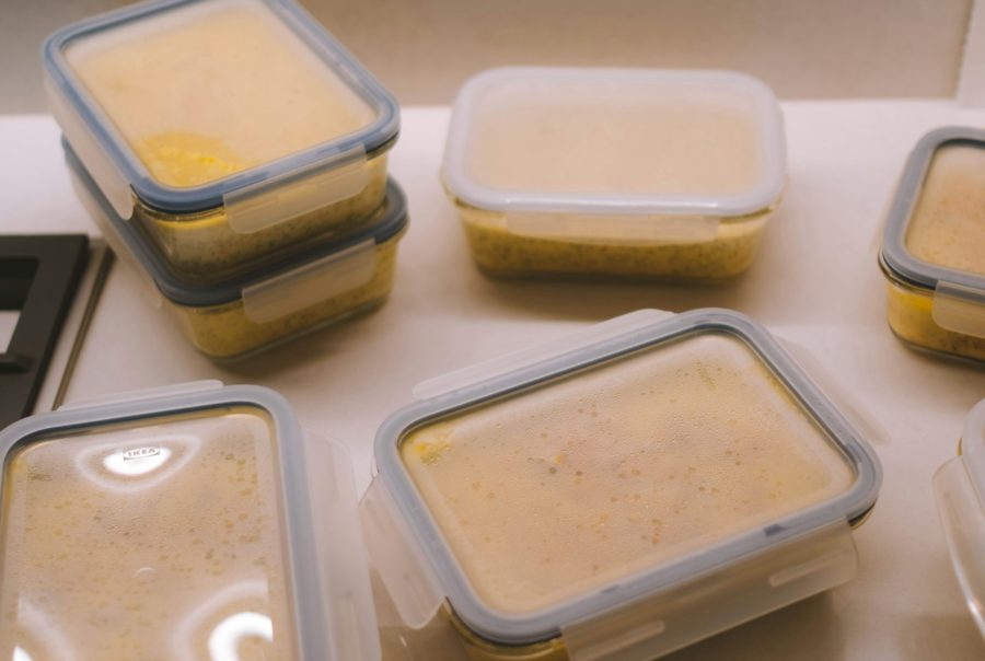 Plast je past: Proč se rozloučit s plastovými nádobami a vsadit na sklo