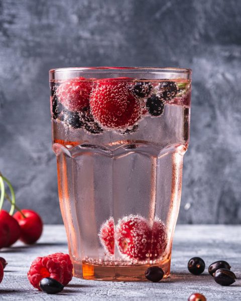 Sláva! Svět i Česko pijí méně alkoholu. Možná konečně začínáme mít rádi sami sebe