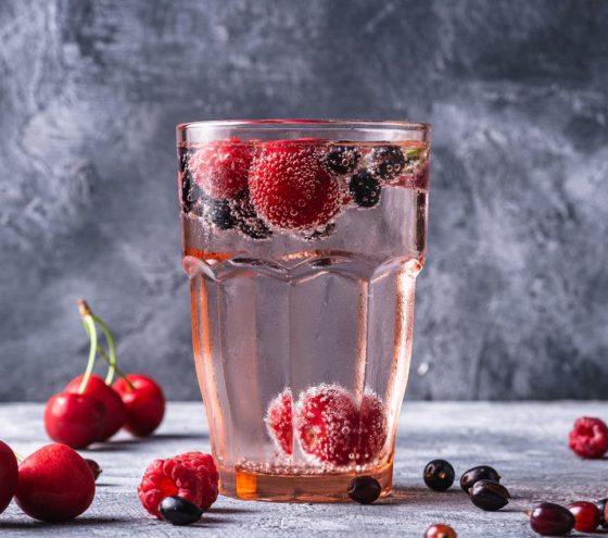 Sláva! Svět i Česko pijí méně alkoholu. Možná konečně začínáme mít rádi sami sebe